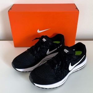 Nike Women's Air Zoom Vomero 12 Running Shoe